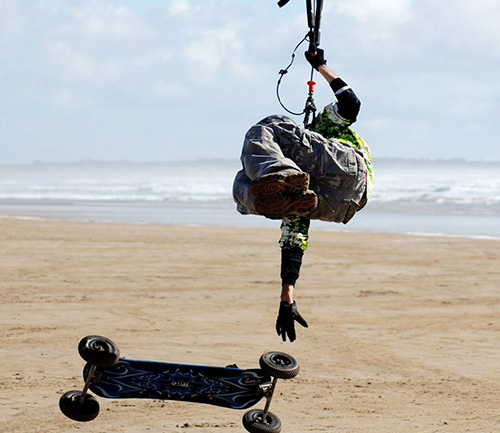 Erwan Gruel en kite mtb sur la plage de kerhilio