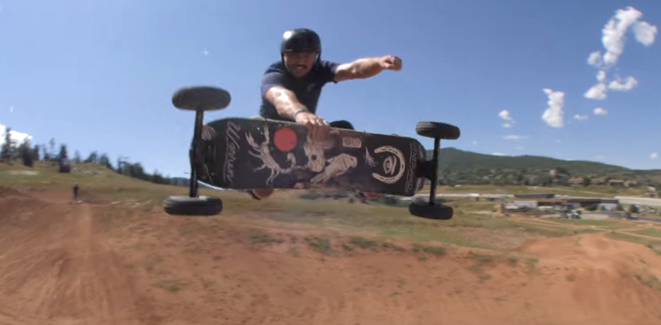 Dylan Warren avec sa mountainboard MBS Pro